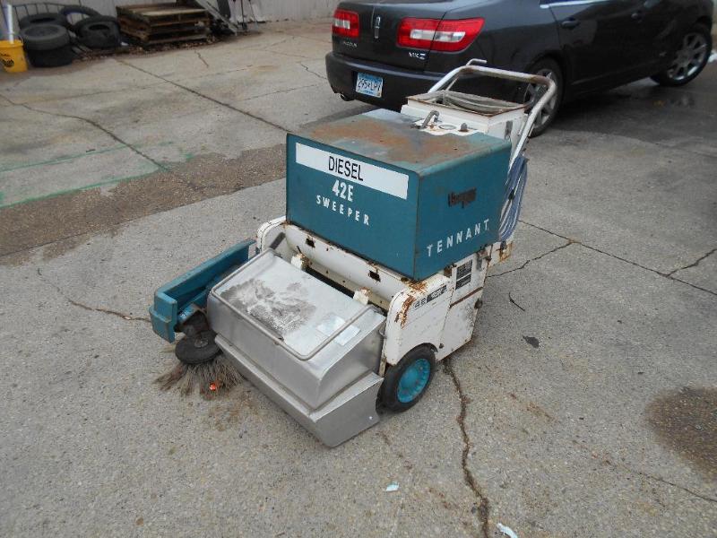 Tennant 42E-HD Walk Behind Electric Sweeper Vacuum. NO RESERVE