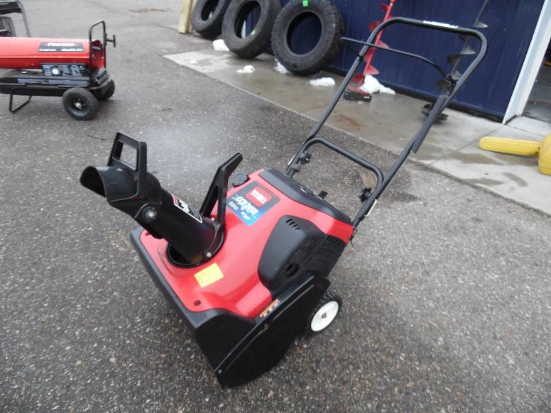 lot 12 image: Toro Snowblower