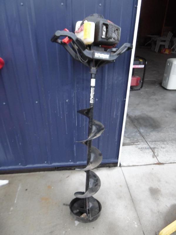 lot 15 image: Strike Master Ice Auger