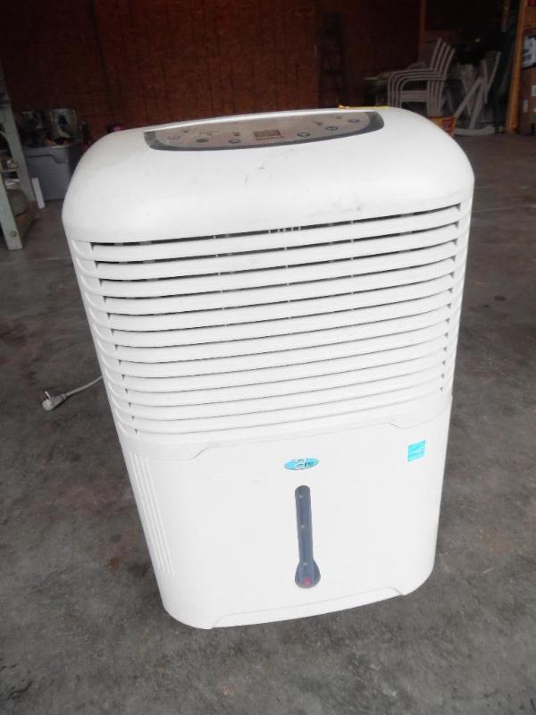 lot 18 image: Aire Dehumidifier