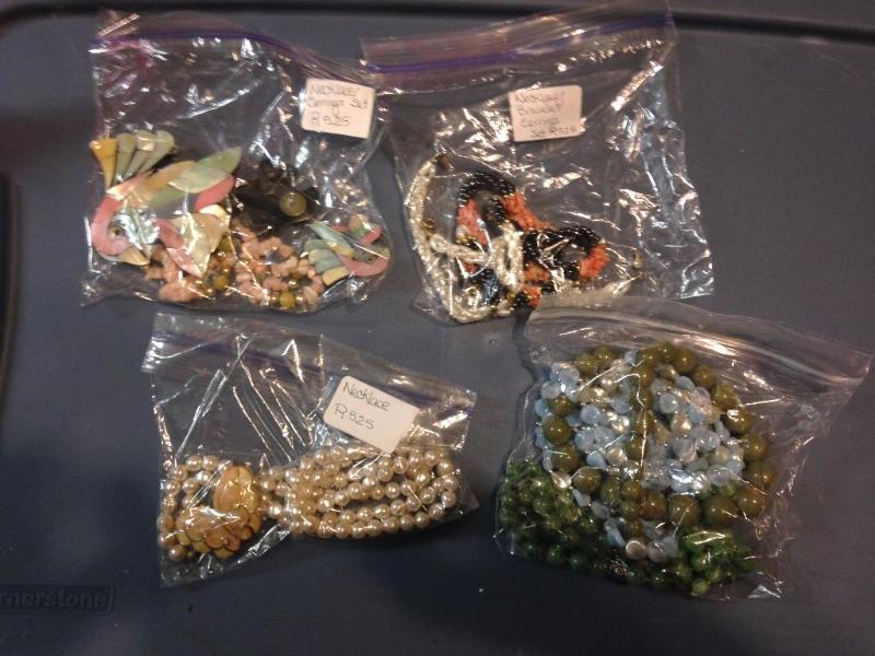 Mixed lot of jewelry