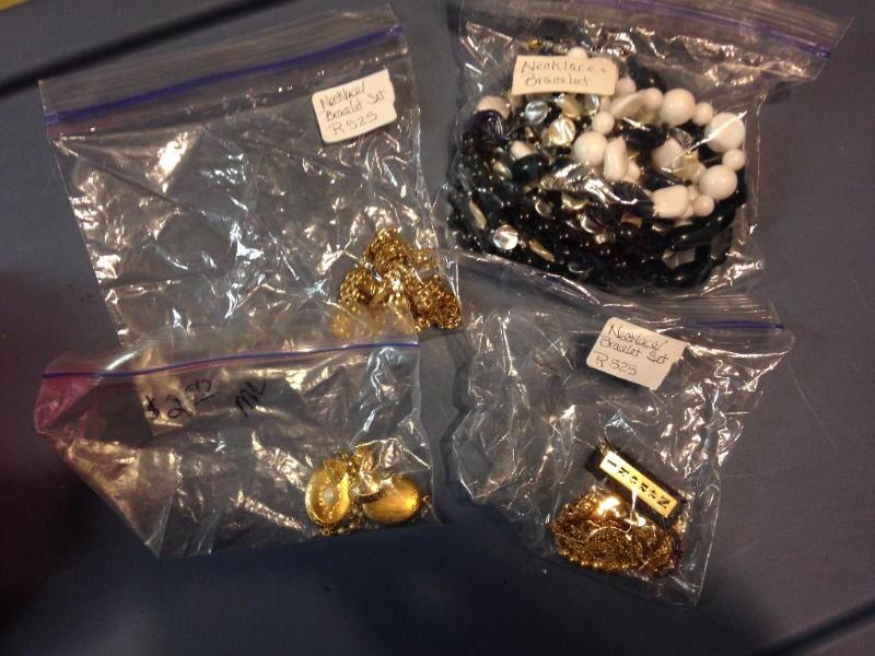 Mixed lot of jewelry