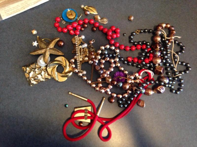 Mixed lot of jewelry