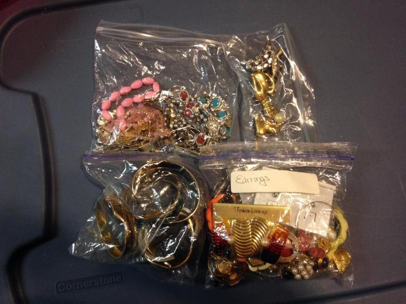 Mixed lot of jewelry