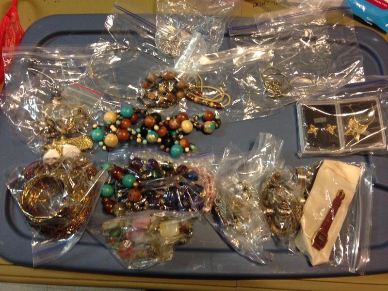 Mixed lot of jewelry