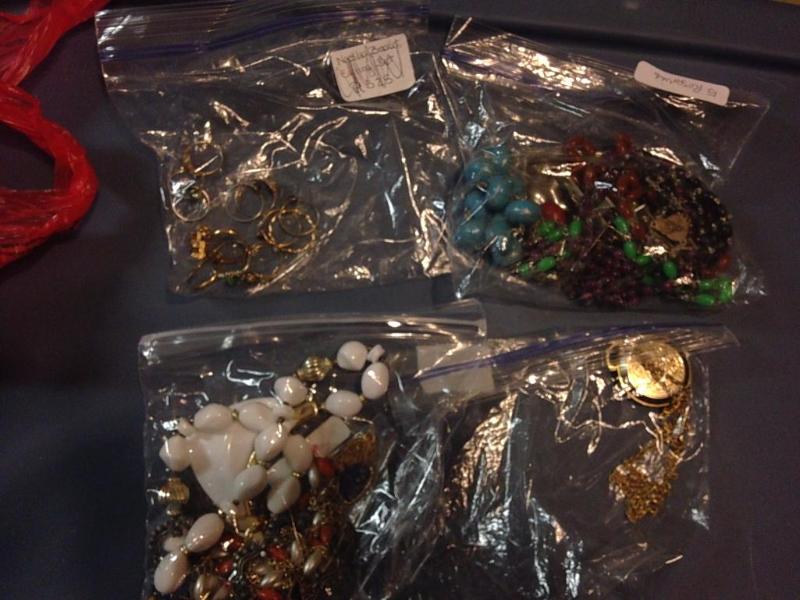Mixed lot of jewelry