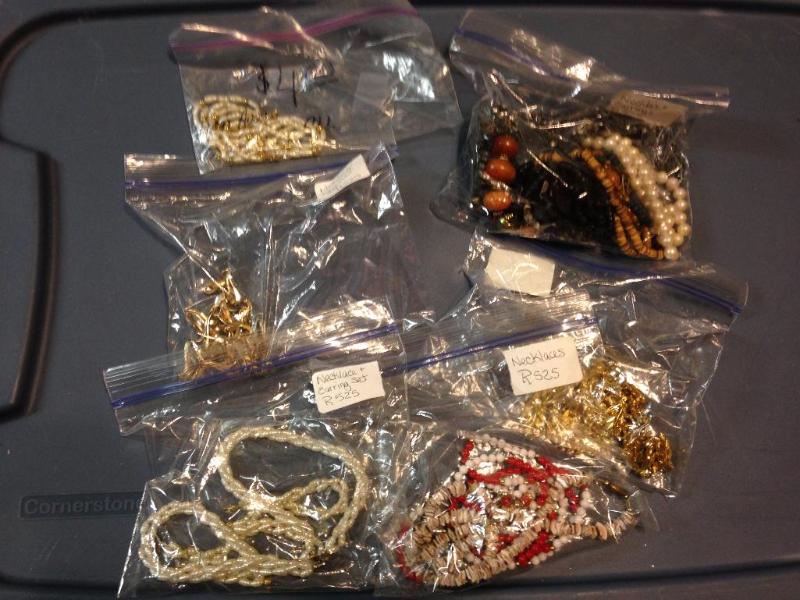 Mixed lot of jewelry