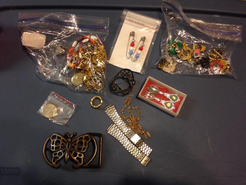 Mixed lot of jewelry