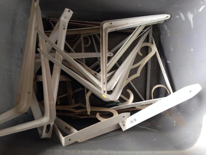 Shelving brackets