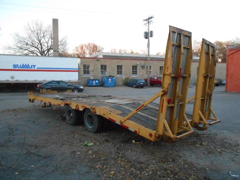Gena Equipment Trailer. 26,000 lb. Hydraulic Ramps. Air Brakes.