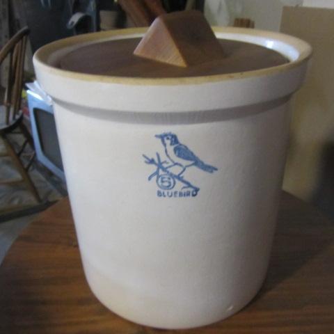lot 13 image: Bluebird 5 Gallon Crock