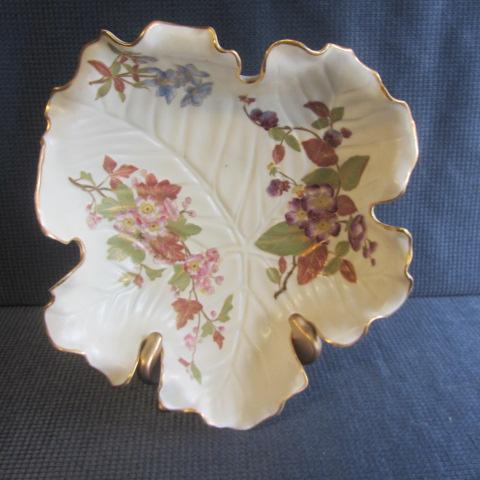 lot 18 image: Gold Edged Leaf Bowl