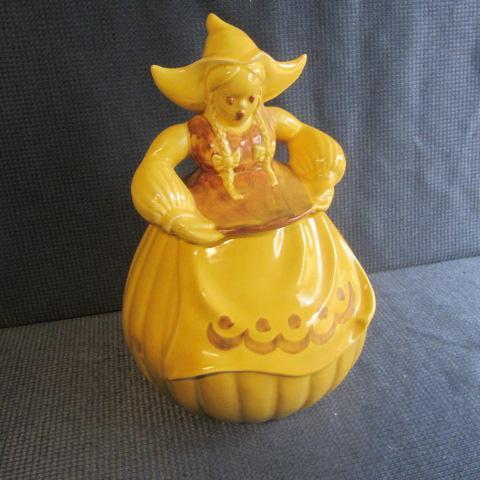 lot 39 image: Red Wing Katrina Cookie Jar