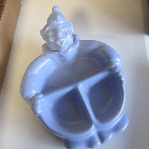 lot 40 image: Red Wing Clown Feeding Dish