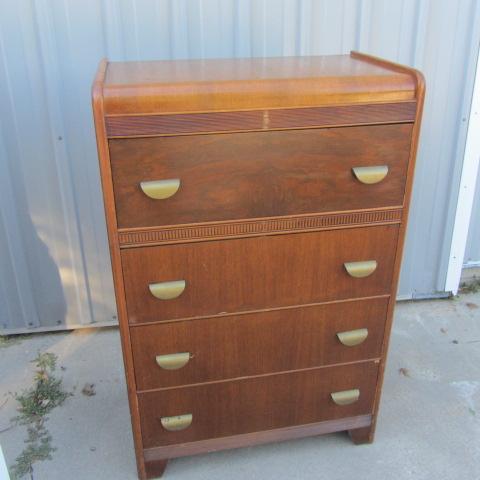 lot 2 image: Mid Century Modern Dresser