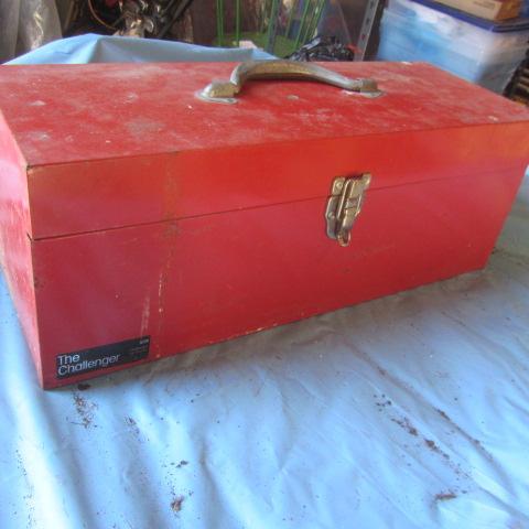 lot 20 image: Challenger Tool Box, Tools