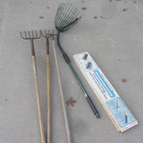 lot 28 image: Yard Tools