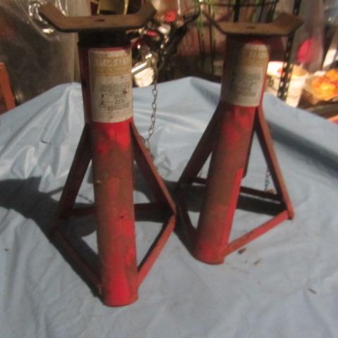 lot 40 image: Jack Stands