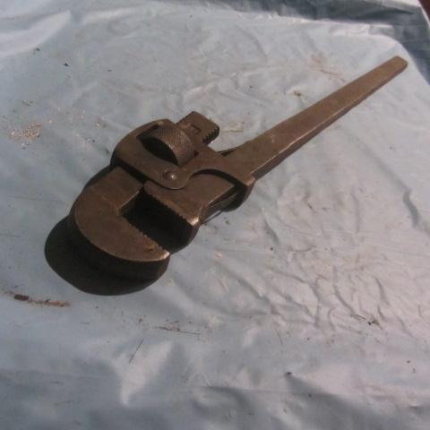lot 53 image: HD Pipe Wrench