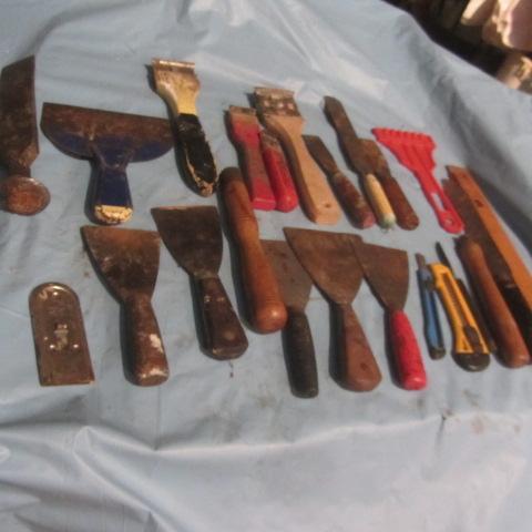 lot 72 image: Scrapers, Spatulas, Chisels
