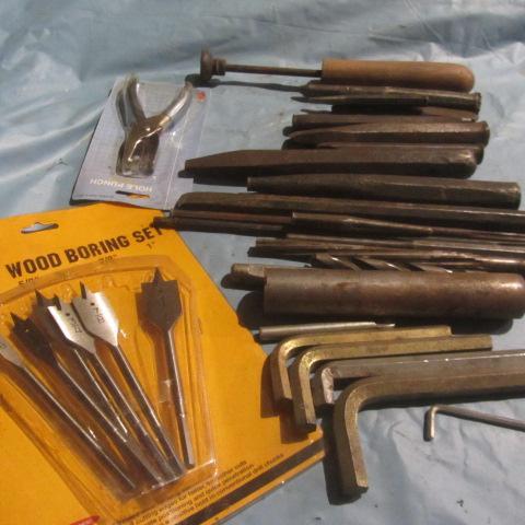 lot 84 image: Chisels, Punches