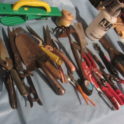 lot 92 image: Gardening Tools
