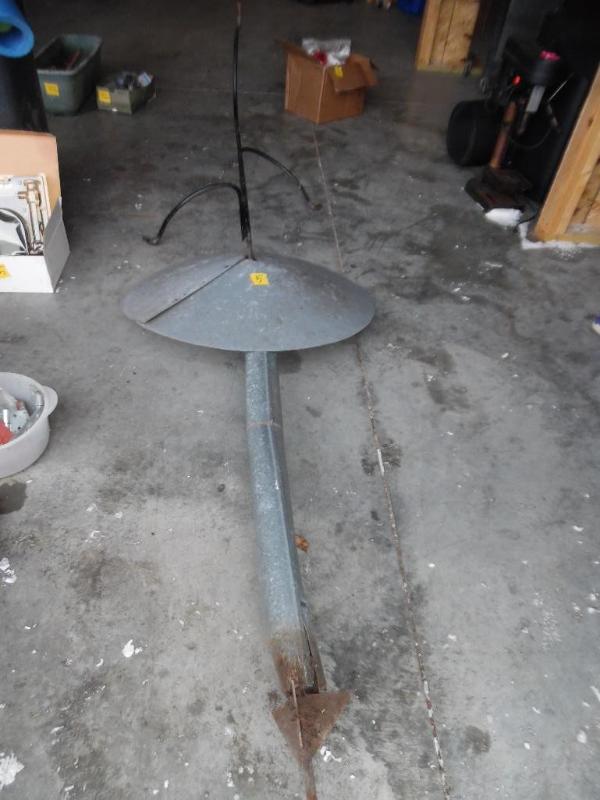 Squirrel-proof shepherds hook