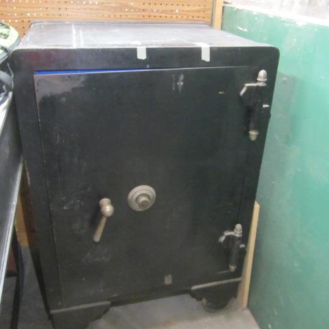 lot 101 image: Cary Floor Safe