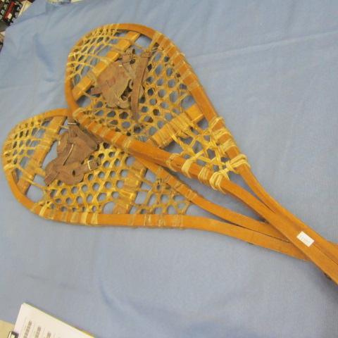 lot 117 image: Snow Shoes