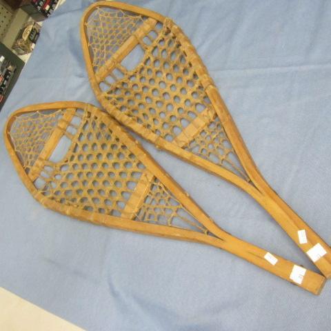 lot 118 image: Snow Shoes