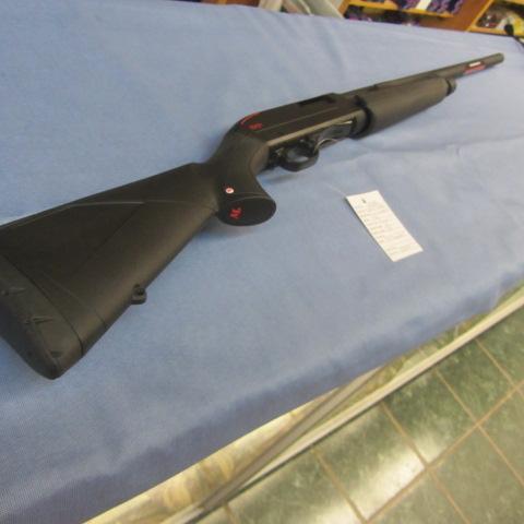 lot 21 image: Winchester Super X 12ga Pump