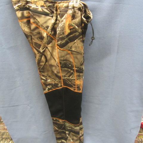 lot 44 image: HyperHide Fleece Camo Pants