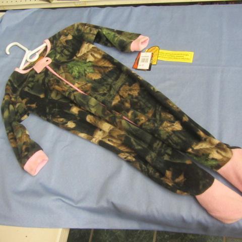 lot 90 image: Little Shooters Camo Sleeper