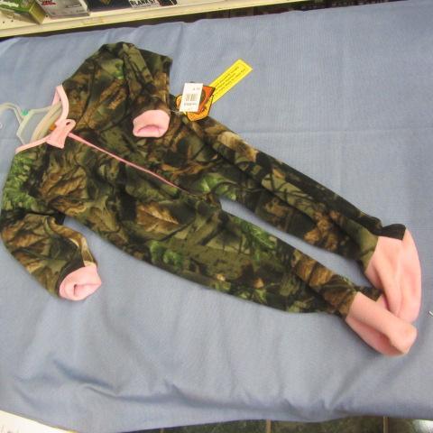 lot 91 image: Little Shooters Camo Sleeper