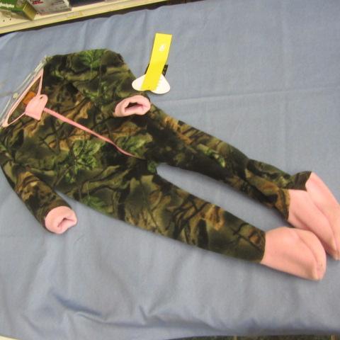 lot 93 image: Little Shooters Camo Sleeper