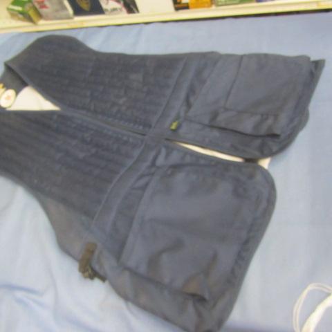 lot 98 image: Trap  Hunting Vest