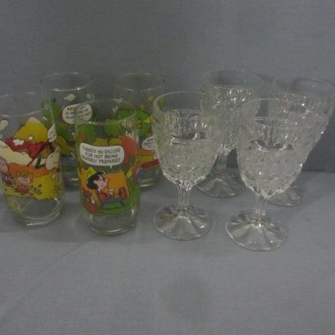 lot 21 image: Vintage McDonalds Beverage Glasses