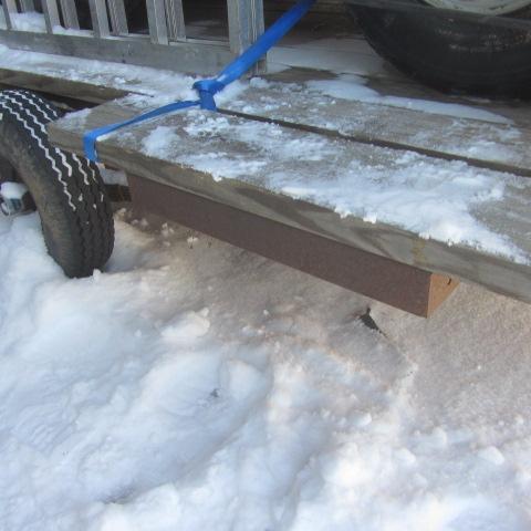 lot 3 image: 2004 Trailer & Ramps