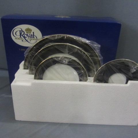 lot 44 image: Romanov Cobalt Dinner Set