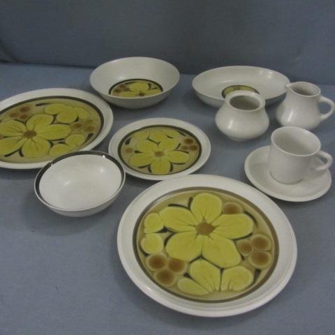 lot 68 image: Noritake Folkstone Dinnerware