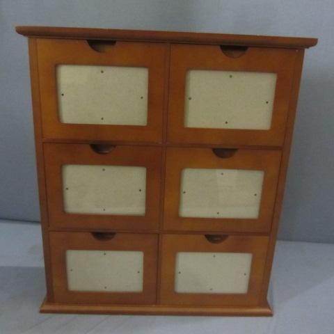 lot 70 image: Wooden Photo Box