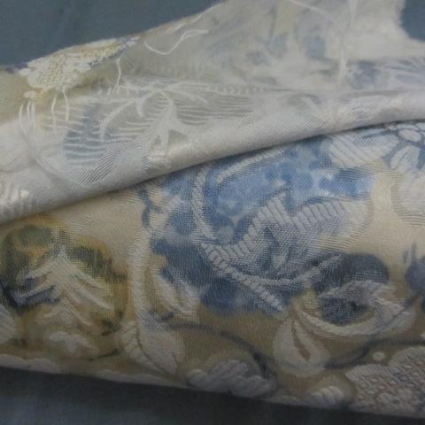 lot 77 image: Bolt Fabric - Flowers