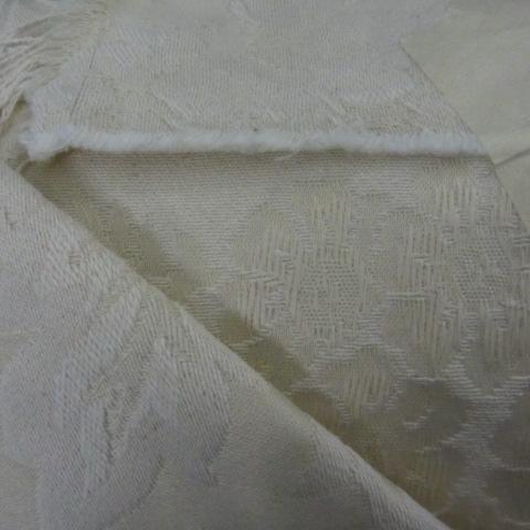 lot 79 image: Ivory Brocade Bolt