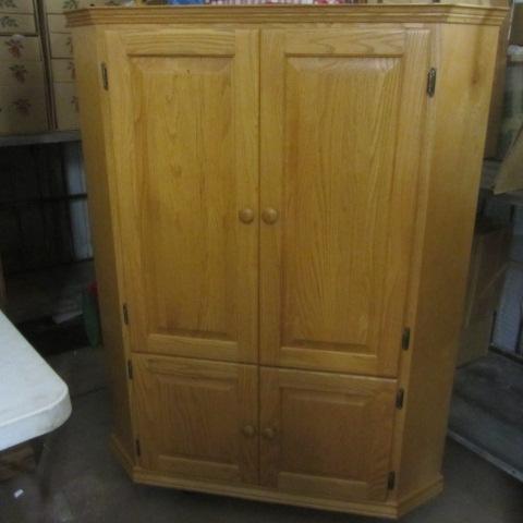 lot 83 image: Entertainment Cabinet