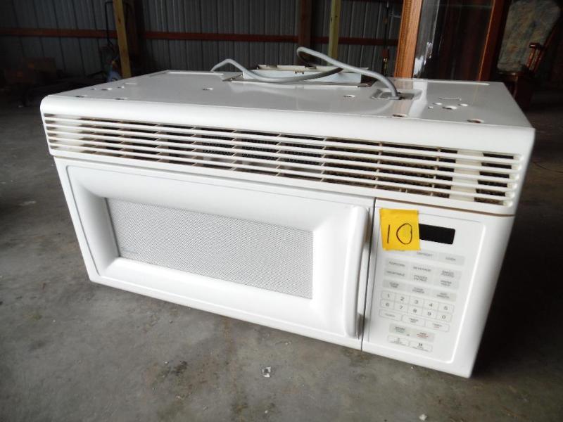 lot 10 image: Whirlpool Microwave