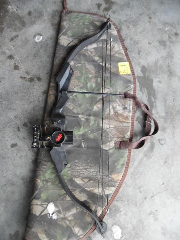lot 13 image: Compound Bow