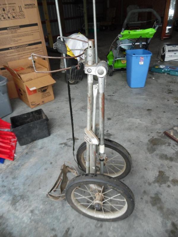 lot 22 image: Golf Pull Cart