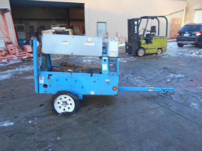 lot 10 image: 2005 Genie TML4000 Light Tower. Needs Work.