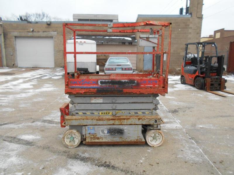 lot 5 image: Skyjack 3219 Electric Scissorlift. 19 Deck Height.
