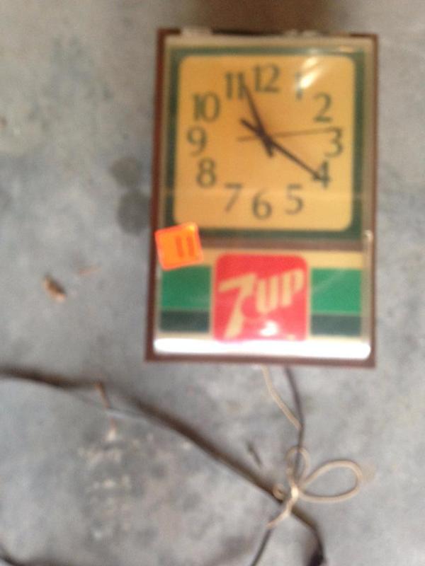 Vintage 7up lighted clock